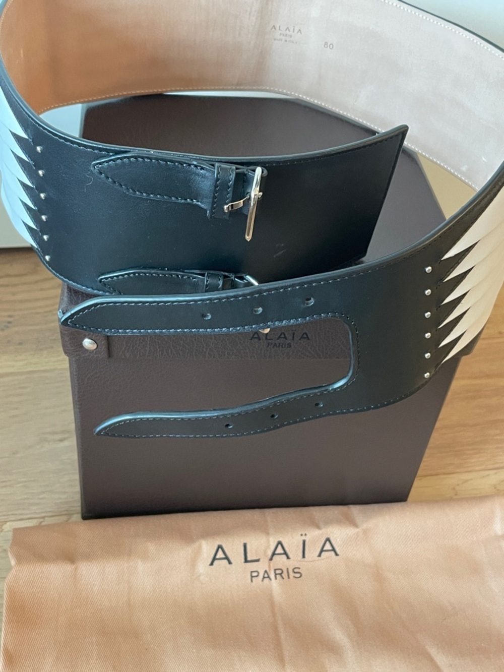 Alaia Black and Cream Leather Double-Buckle Wide Waist Belt - Picture 7 of 9